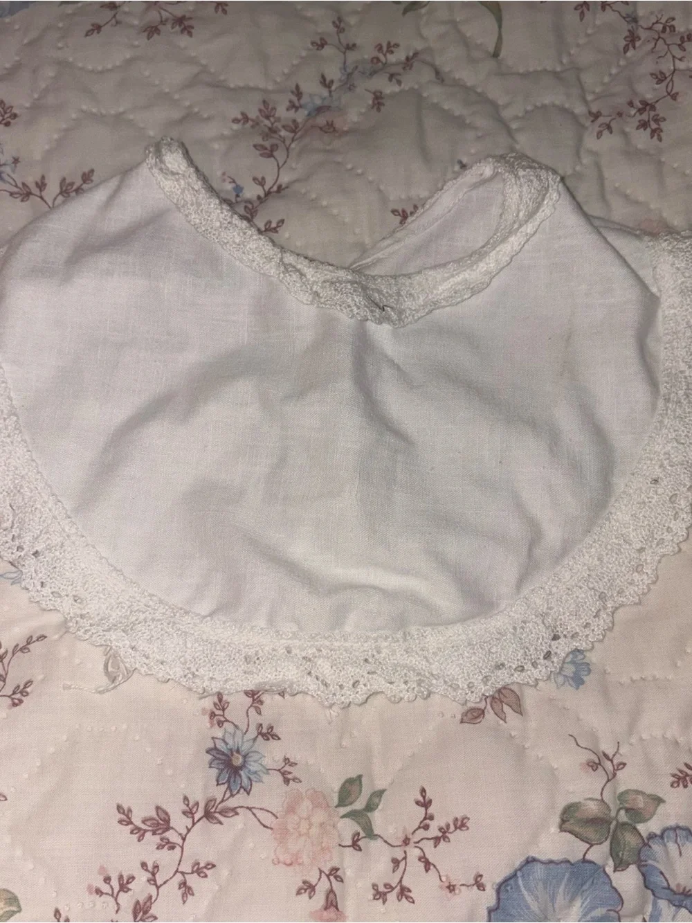Source Unknown Cream Crochet-Trim Baby Bib